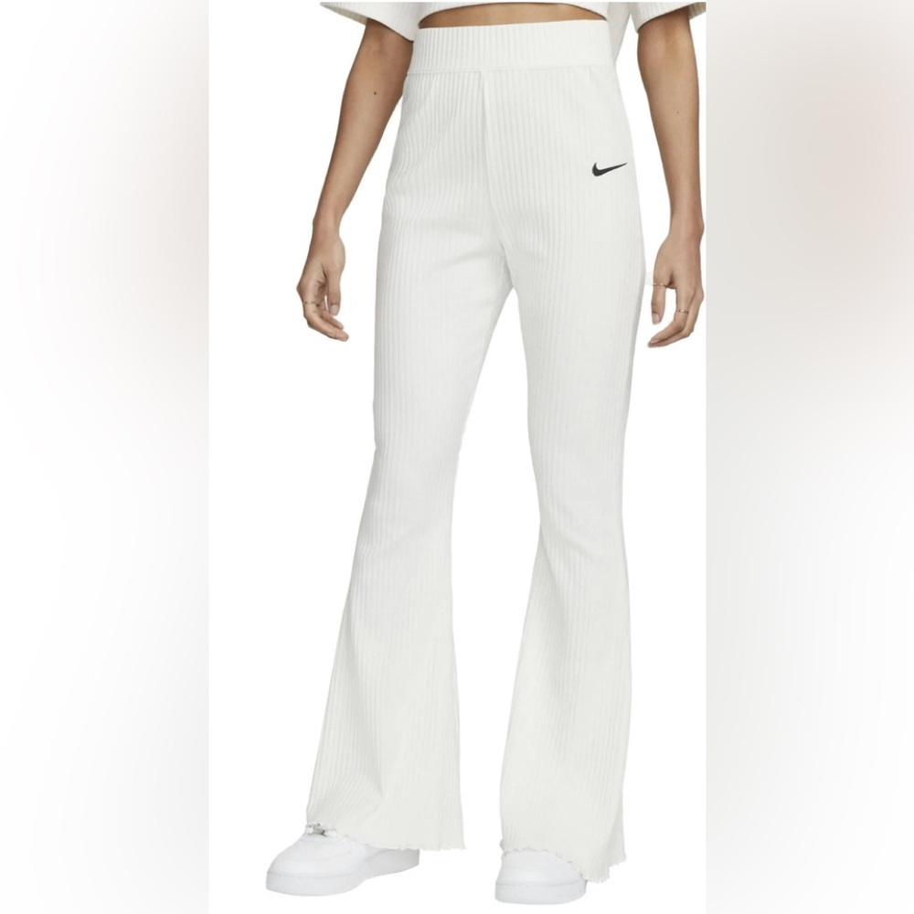 ✨Nike high waisted ribbed flared pants.✨✨✨